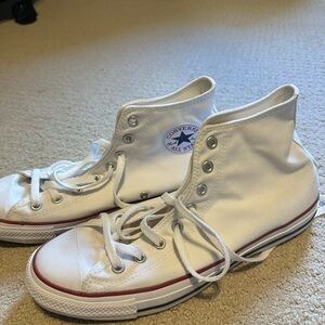 Unisex White Converse Sneakers size 10M/12W like new!